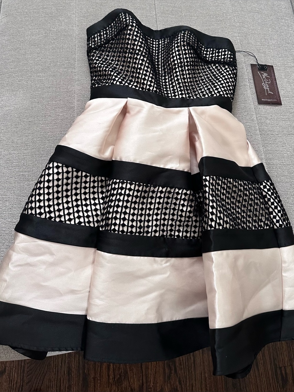 Mac Duggal NWT cream & Black Fit & Flare Strapless Cocktail  Dress Size 6* $498